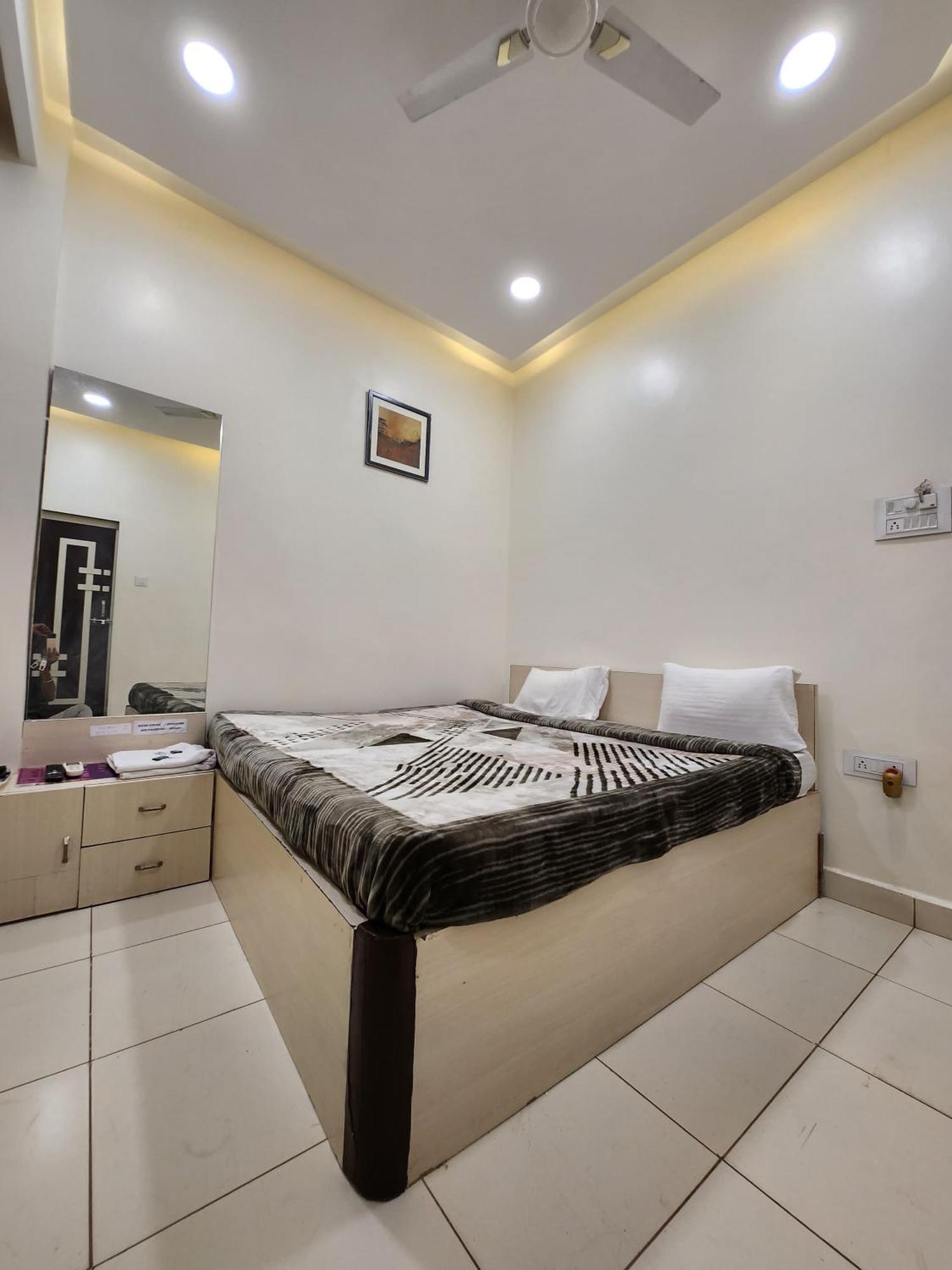 Hotel Anantshree Ujjain Extérieur photo