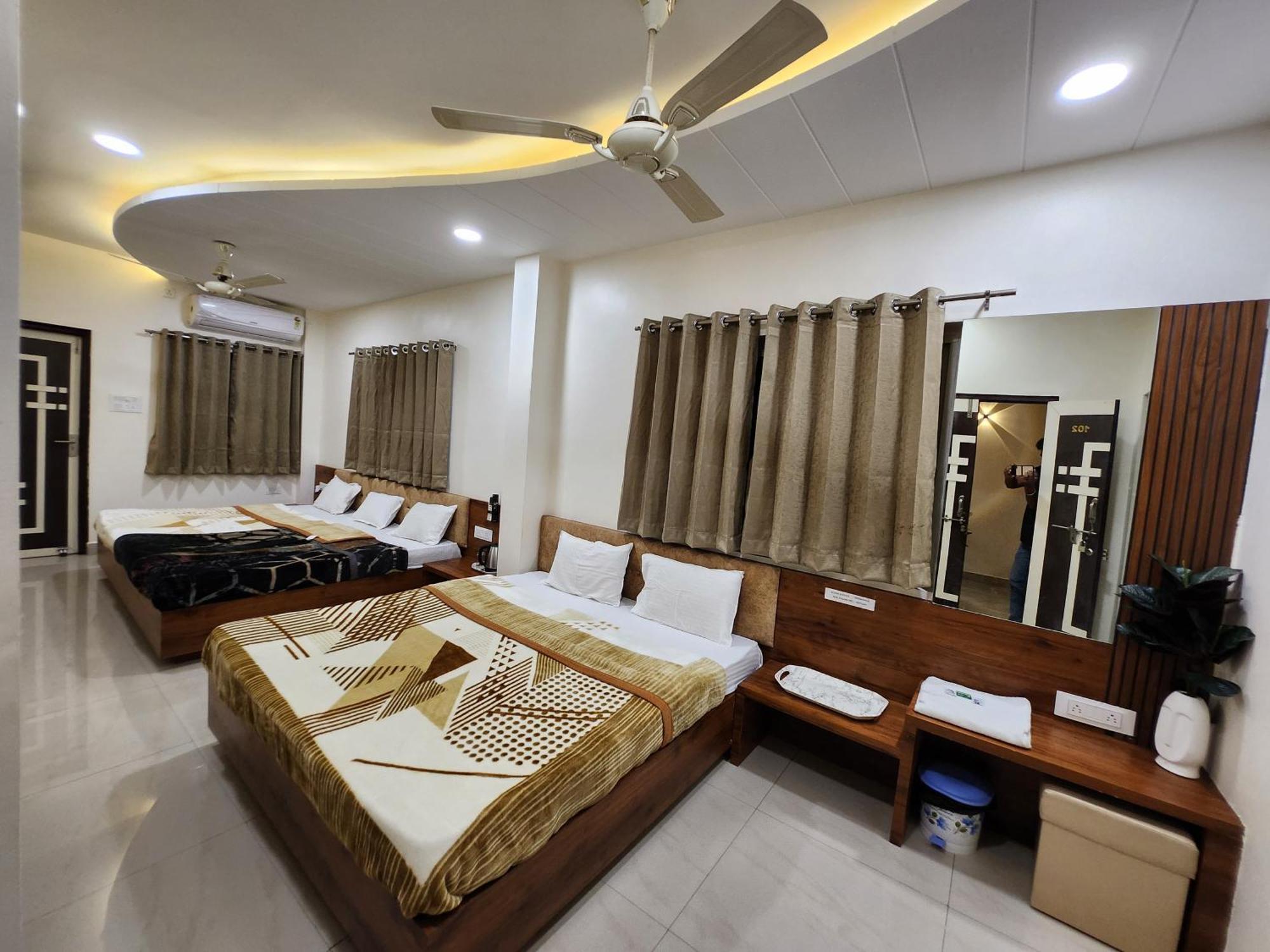 Hotel Anantshree Ujjain Extérieur photo