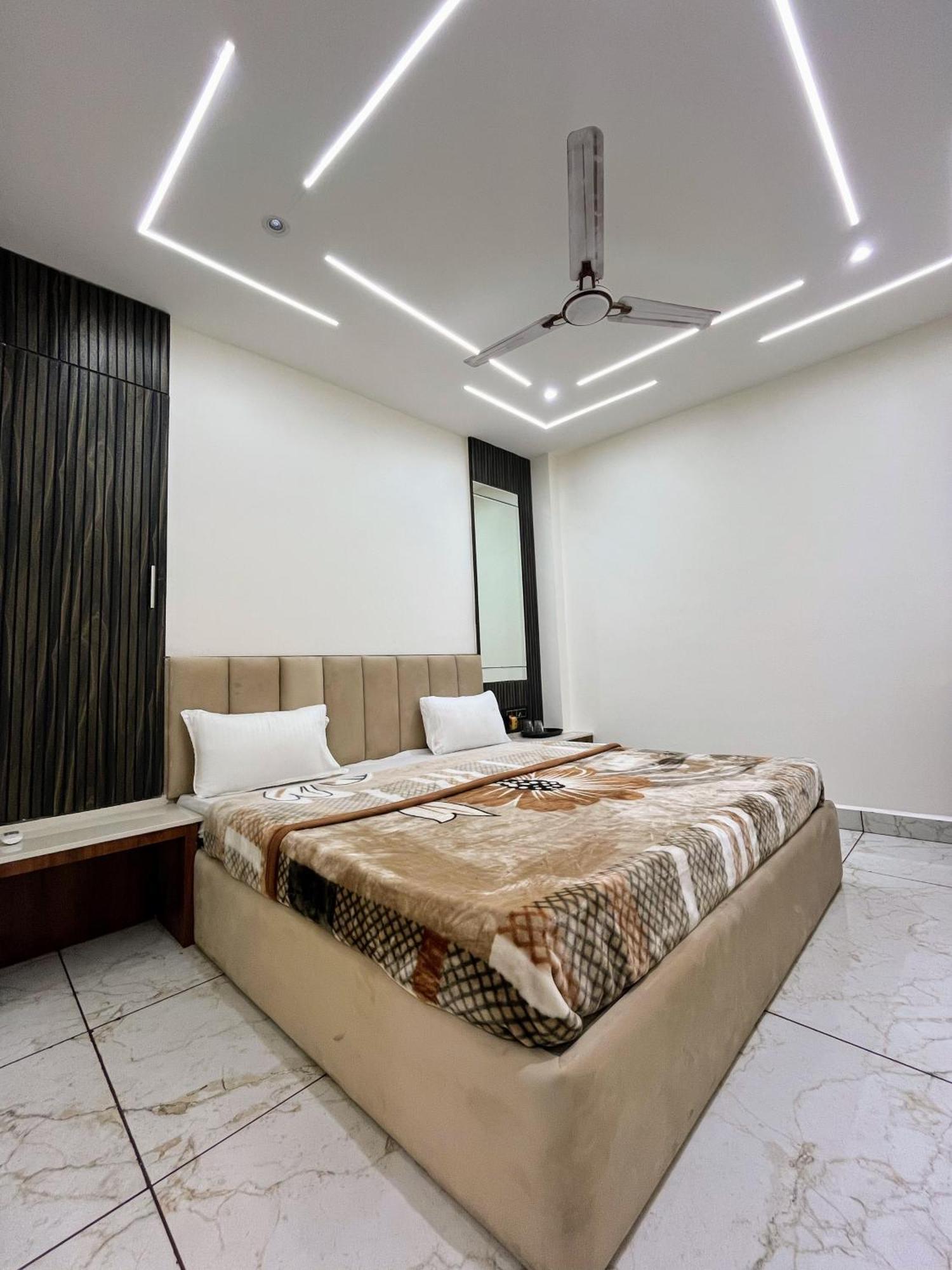 Hotel Anantshree Ujjain Extérieur photo