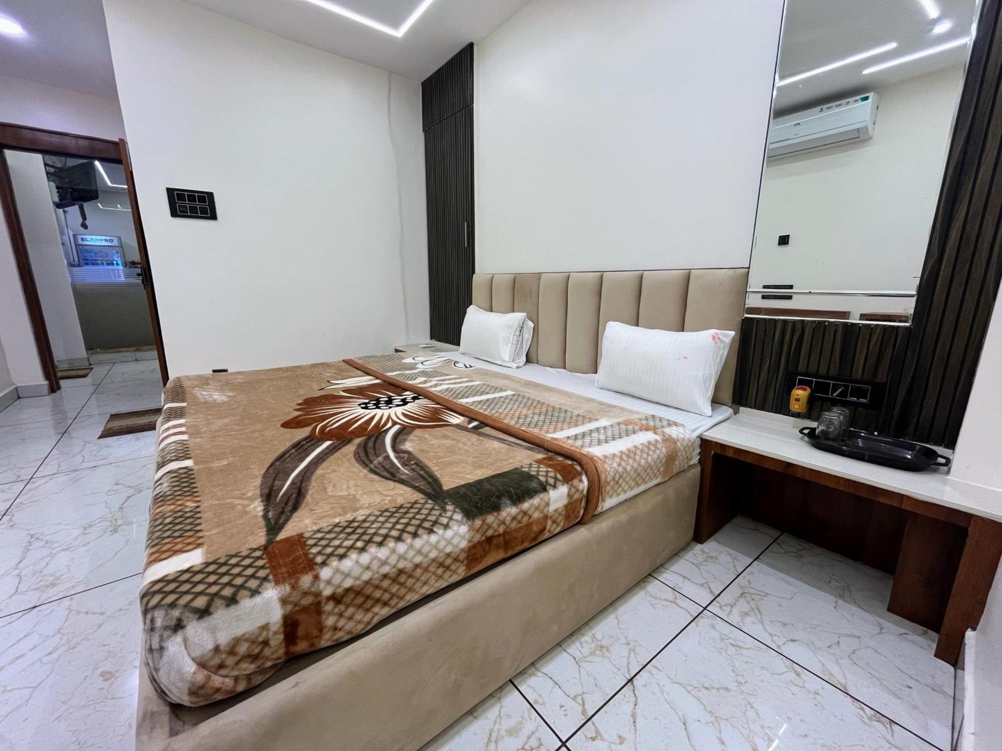 Hotel Anantshree Ujjain Extérieur photo