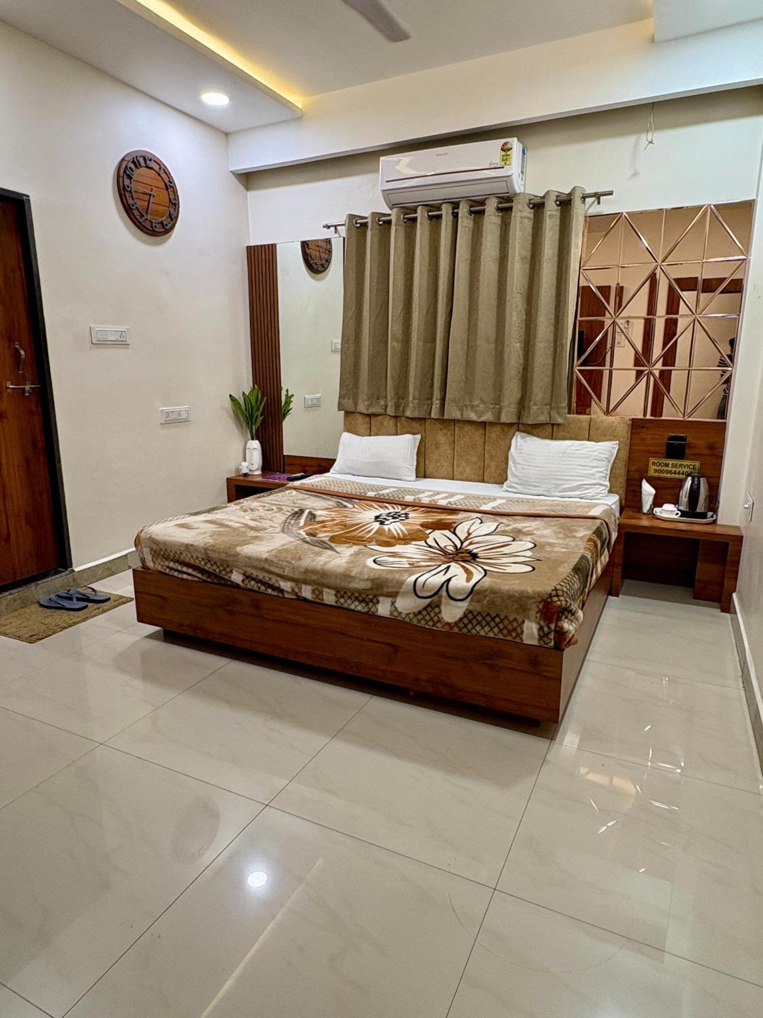 Hotel Anantshree Ujjain Extérieur photo