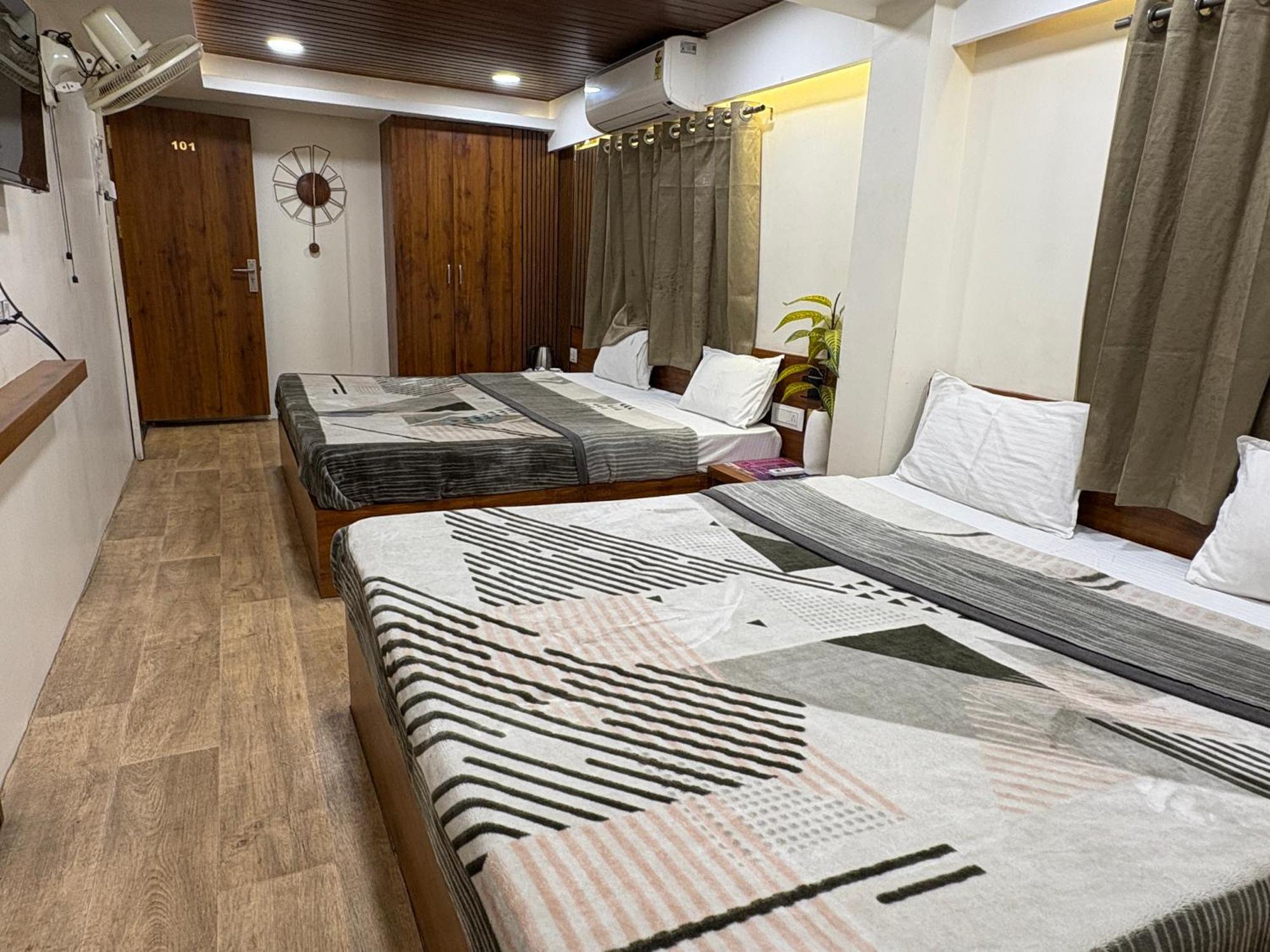 Hotel Anantshree Ujjain Extérieur photo