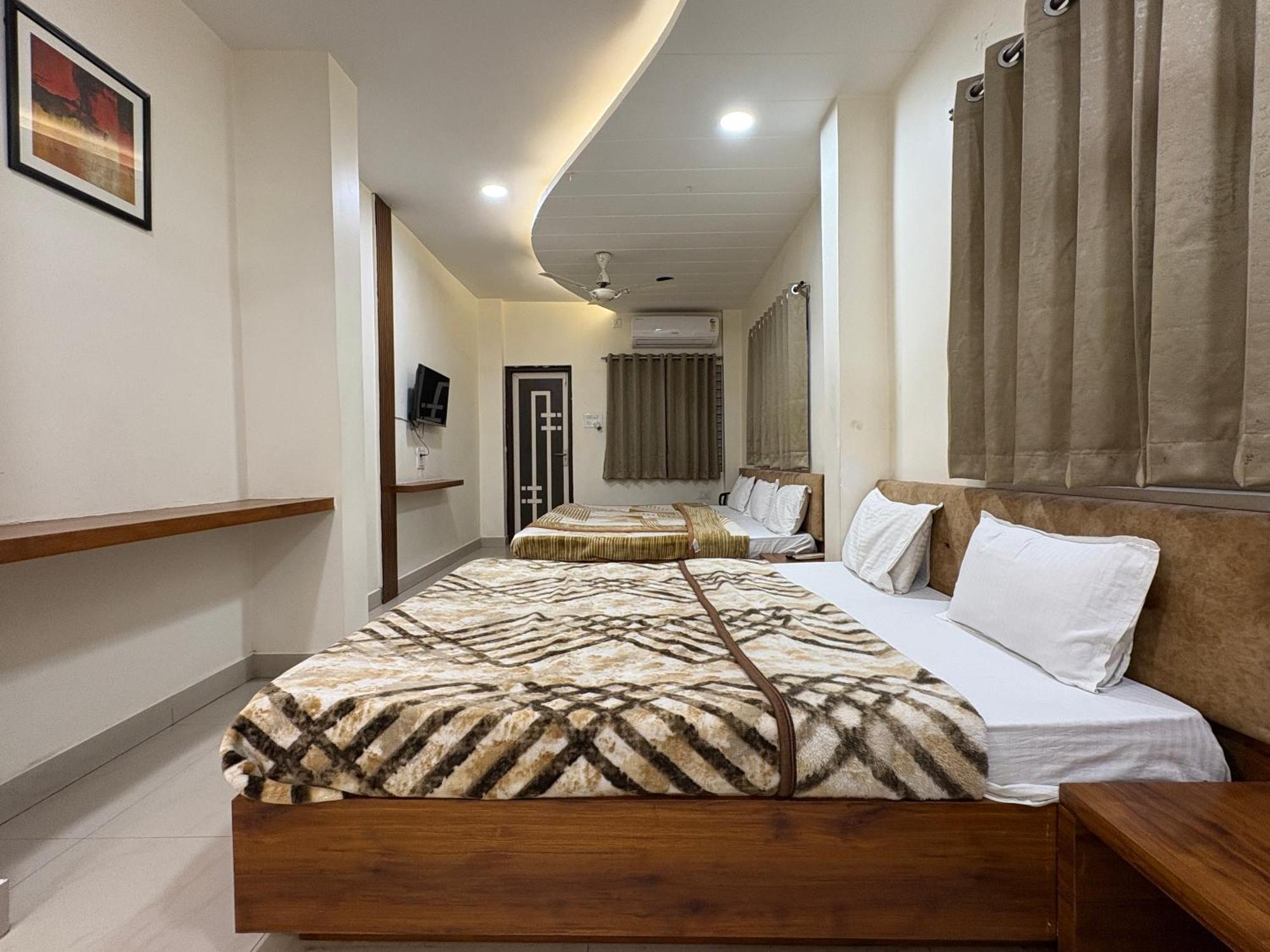 Hotel Anantshree Ujjain Extérieur photo